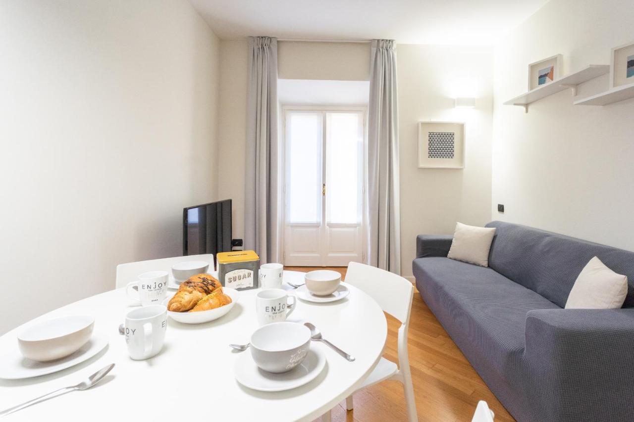 White Flat In Center By Rent Appartement Côme