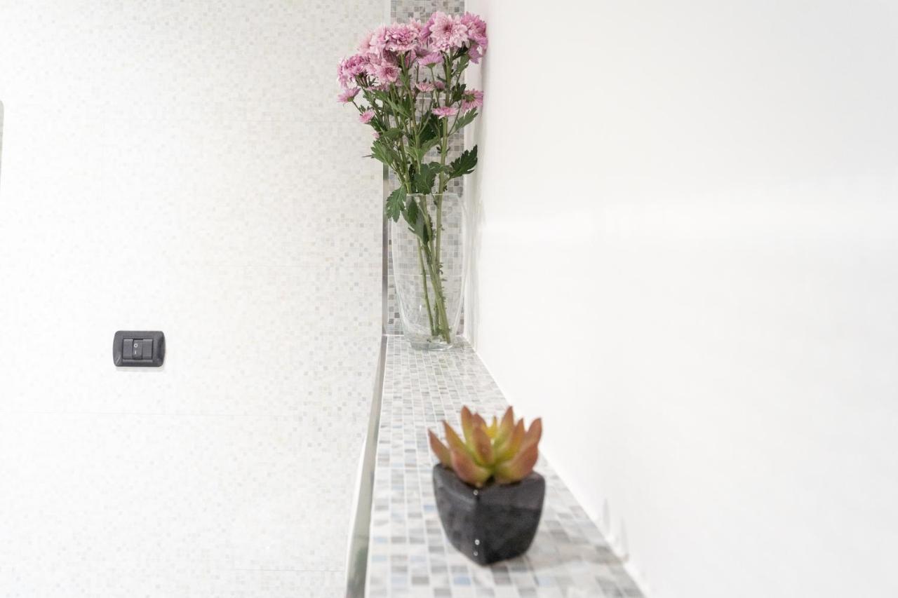 White Flat In Center By Rent * Côme